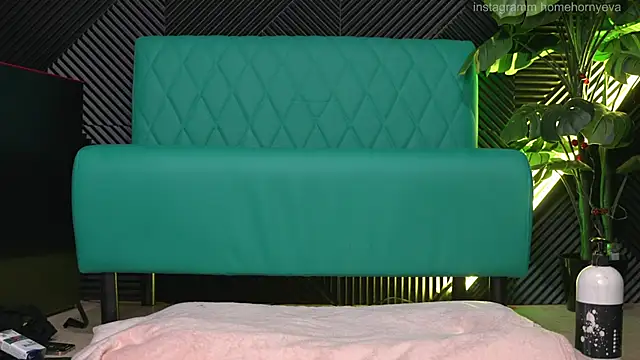 Snapshot of home_horny_eva chatting on February 19, 11:25 pm home horny eva online show from February 19, 11:25 pm