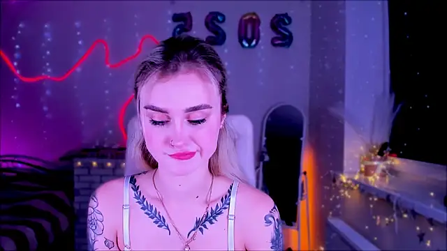 Snapshot of _Ravenaa chatting on February 6, 2:48 pm Ravenaa online show from February 6, 2:48 pm