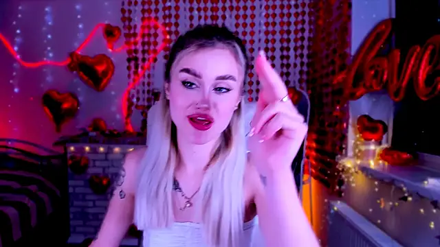 Snapshot of _Ravenaa chatting on February 10, 11:36 am Ravenaa online show from February 10, 11:36 am