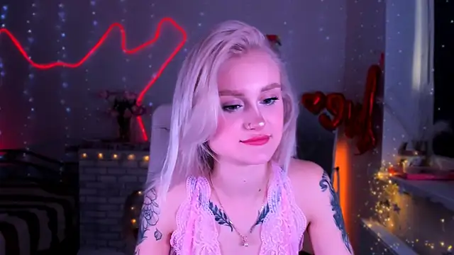 Snapshot of _Ravenaa chatting on March 13, 12:35 pm Ravenaa online show from March 13, 12:35 pm