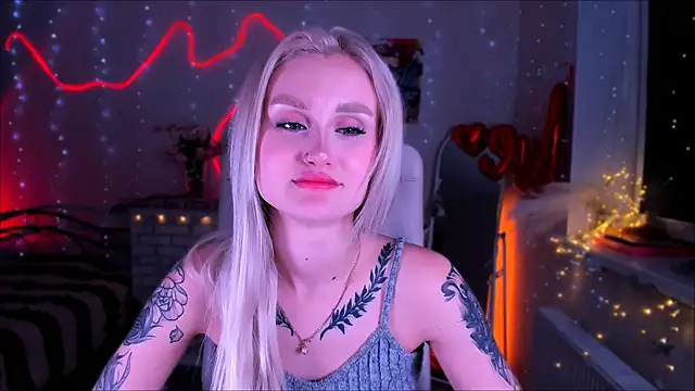 Snapshot of _Ravenaa chatting on March 14, 3:03 pm Ravenaa online show from March 14, 3:03 pm