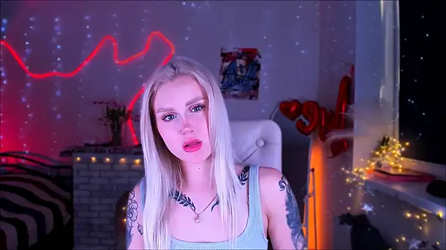 Snapshot of _Ravenaa chatting on March 15, 2:23 pm Ravenaa online show from March 15, 2:23 pm