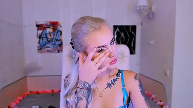 Snapshot of _Ravenaa chatting on November 9, 8:01 am Ravenaa online show from November 9, 8:01 am