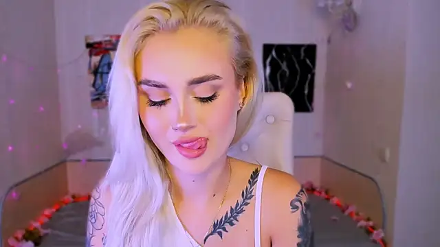 Snapshot of _Ravenaa chatting on November 11, 11:21 am Ravenaa online show from November 11, 11:21 am