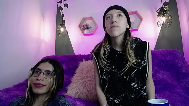 BRIAR AND BLAIR online show from February 3, 2:13 pm