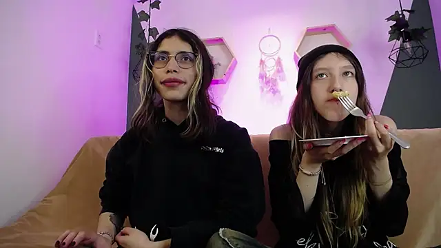 BRIAR AND BLAIR online show from February 6, 2:26 pm