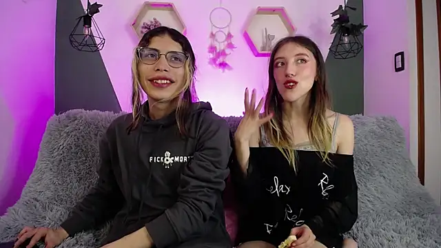 BRIAR AND BLAIR online show from February 7, 2:04 pm