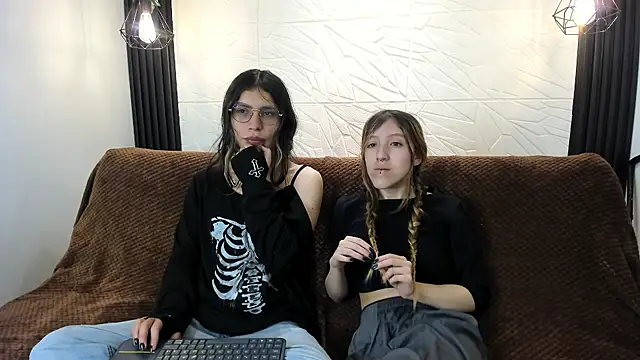 BRIAR AND BLAIR online show from November 11, 1:44 pm