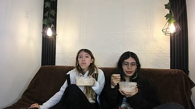 BRIAR AND BLAIR online show from November 21, 1:10 pm