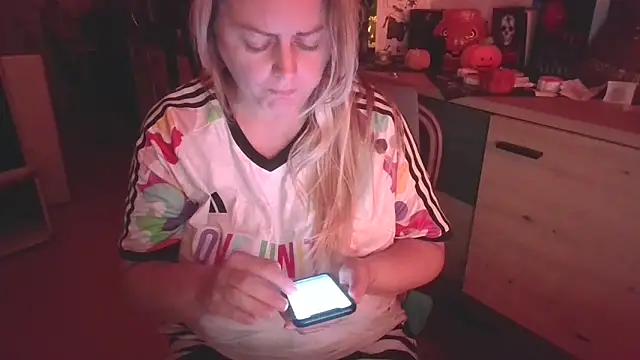 Meliss Official9 online show from October 20, 8:20 pm