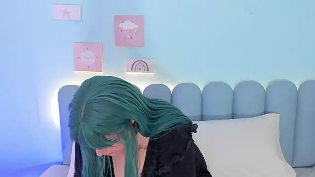 curvy rousi online show from November 18, 11:47 am