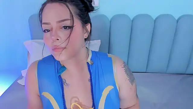 curvy rousi online show from November 19, 11:32 am