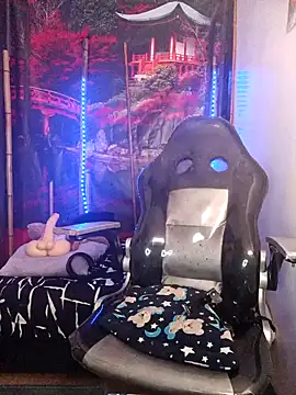 Snapshot of dark_doll5 chatting on December 6, 4:14 am dark doll5 online show from December 6, 4:14 am