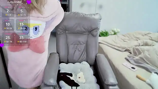 Xiaoyu-G online show from March 12, 9:02 am