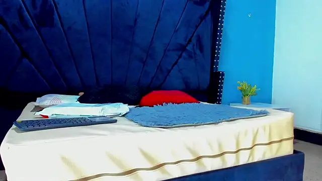 MAISE HILL1 online show from December 31, 4:35 pm