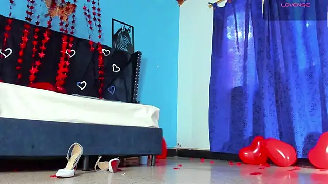 MAISE HILL1 online show from February 14, 6:19 pm