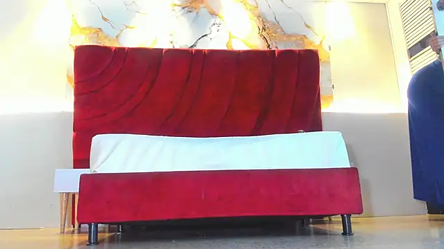 MAISE HILL1 online show from September 10, 1:11 pm