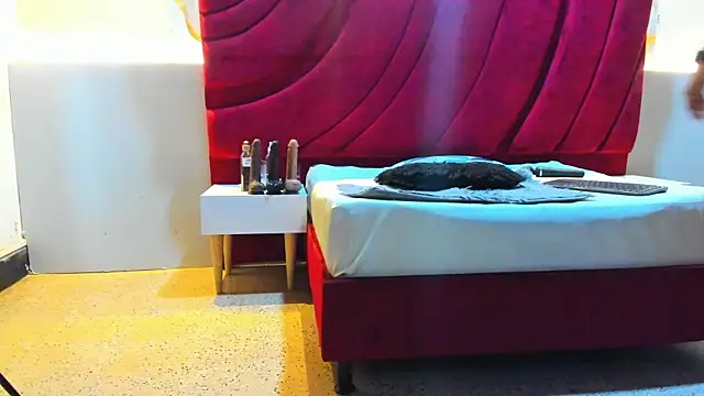 MAISE HILL1 online show from September 17, 1:13 pm