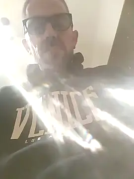 jonyfree1978 online show from December 18, 11:19 pm