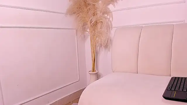 april higgins online show from February 4, 5:12 pm