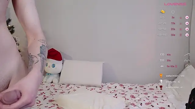 Snapshot of duomooncouple chatting on December 30, 11:04 am duomooncouple online show from December 30, 11:04 am