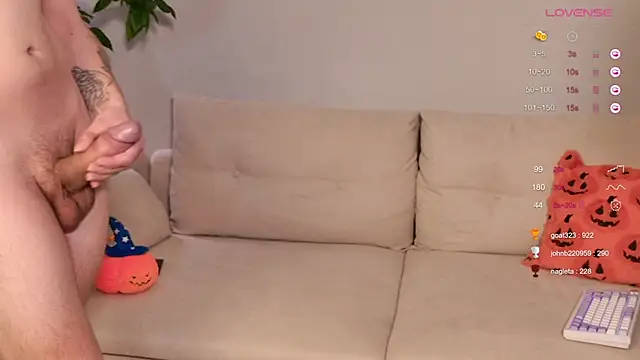 Snapshot of duomooncouple chatting on November 3, 8:48 am duomooncouple online show from November 3, 8:48 am