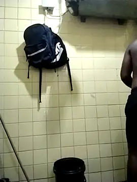 Snapshot of Polygamist chatting on December 4, 4:33 am Polygamist online show from December 4, 4:33 am