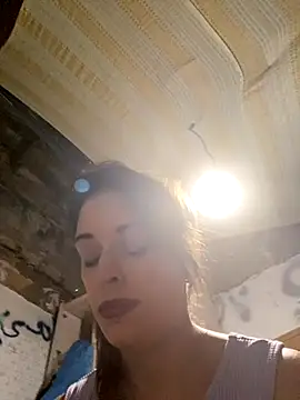 Snapshot of Yasmine47 chatting on October 2, 9:33 pm Yasmine47 online show from October 2, 9:33 pm