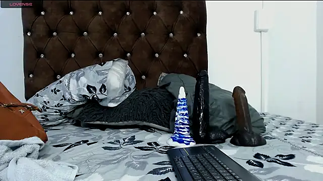 smithdara online show from March 1, 11:39 am