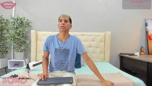 kieran derek online show from March 20, 3:23 am