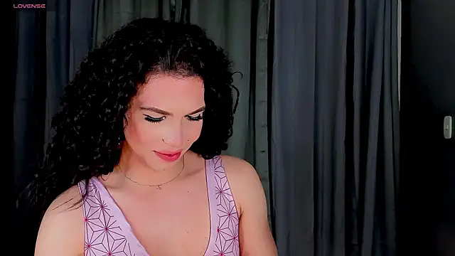 Snapshot of gatitavenecis chatting on December 19, 2:12 am gatitavenecis online show from December 19, 2:12 am