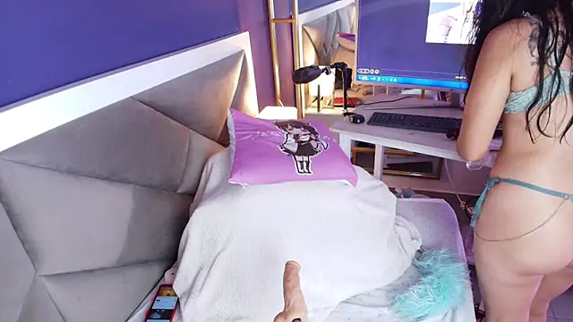 Snapshot of brigiitte_rohan chatting on October 14, 11:27 pm brigiitte rohan online show from October 14, 11:27 pm