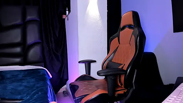 LexieandNate online show from February 24, 9:32 am