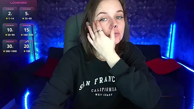 MaribelRiverr  online show from March 6, 6:30 am