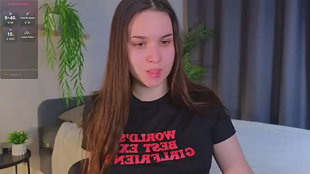 Snapshot of Roxie_Mils chatting on December 13, 2:38 pm Roxie Mils online show from December 13, 2:38 pm