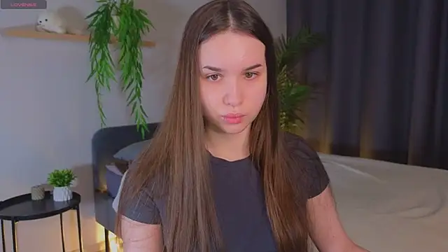 Snapshot of Roxie_Mils chatting on December 17, 2:55 pm Roxie Mils online show from December 17, 2:55 pm