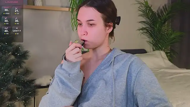 Snapshot of Roxie_Mils chatting on December 21, 2:58 pm Roxie Mils online show from December 21, 2:58 pm