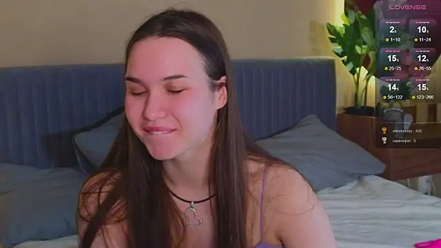 Snapshot of Roxie_Mils chatting on December 30, 12:11 am Roxie Mils online show from December 30, 12:11 am