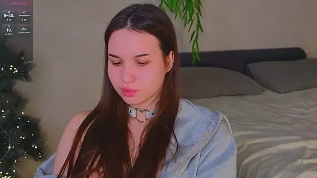 Snapshot of Roxie_Mils chatting on January 11, 6:12 pm Roxie Mils online show from January 11, 6:12 pm