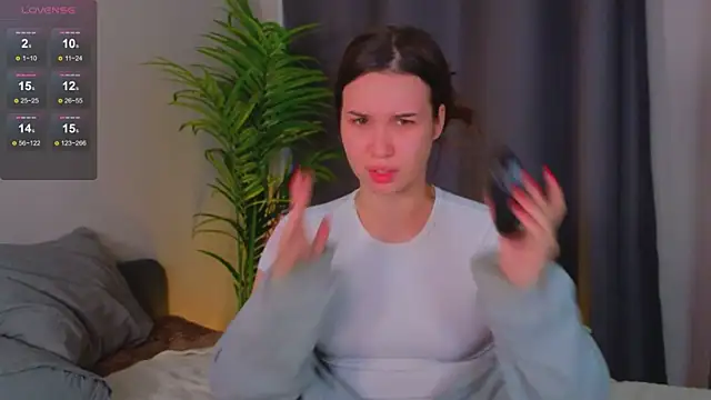 Snapshot of Roxie_Mils chatting on January 19, 9:02 pm Roxie Mils online show from January 19, 9:02 pm