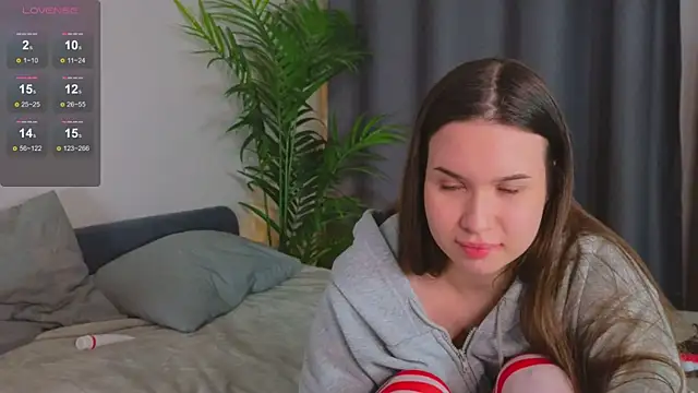 Snapshot of Roxie_Mils chatting on February 4, 9:31 pm Roxie Mils online show from February 4, 9:31 pm