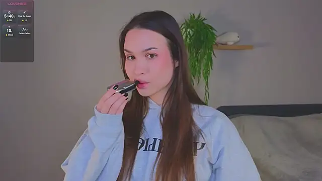 Snapshot of Roxie_Mils chatting on February 6, 3:09 pm Roxie Mils online show from February 6, 3:09 pm