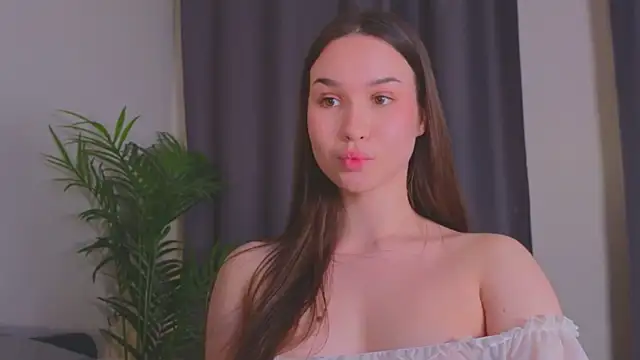 Snapshot of Roxie_Mils chatting on February 6, 6:46 pm Roxie Mils online show from February 6, 6:46 pm