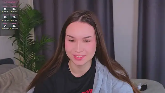 Snapshot of Roxie_Mils chatting on February 9, 2:18 pm Roxie Mils online show from February 9, 2:18 pm