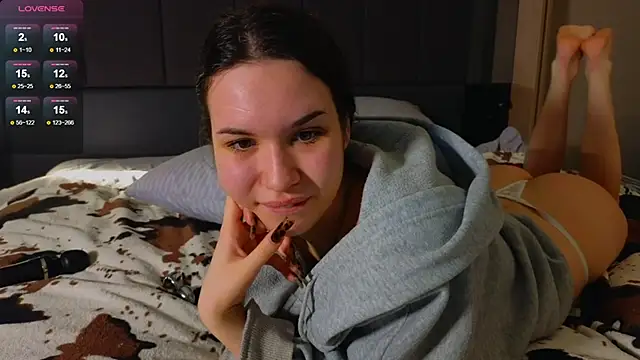 Snapshot of Roxie_Mils chatting on March 14, 9:32 pm Roxie Mils online show from March 14, 9:32 pm