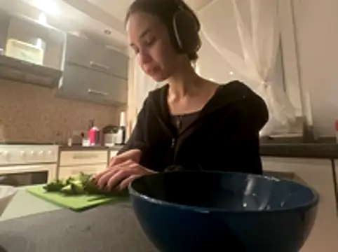 Snapshot of Roxie_Mils chatting on October 27, 7:18 pm Roxie Mils online show from October 27, 7:18 pm