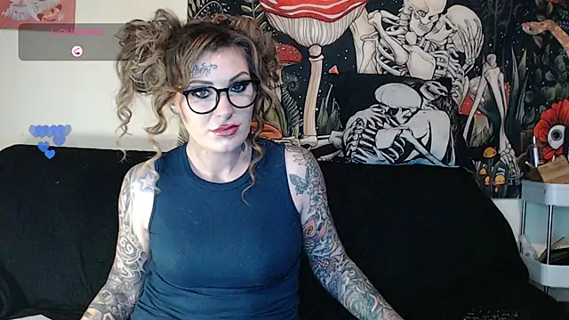 Snapshot of meganluv69 chatting on February 11, 3:40 am meganluv69 online show from February 11, 3:40 am