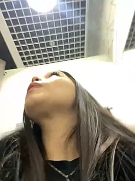 Chloe  Moon online show from December 9, 4:15 pm