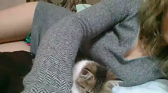 Snapshot of Emma_99 chatting on February 1, 11:32 am Emma 99 online show from February 1, 11:32 am