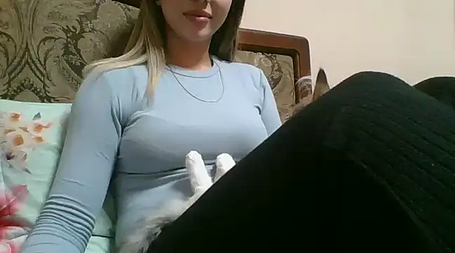 Snapshot of Emma_99 chatting on February 11, 4:46 pm Emma 99 online show from February 11, 4:46 pm